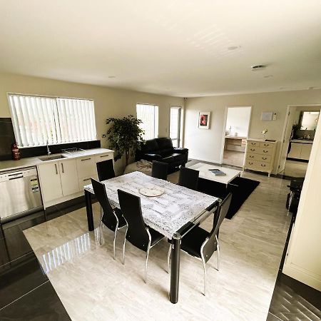 Cross Roads Apartment Pokeno ภายนอก รูปภาพ