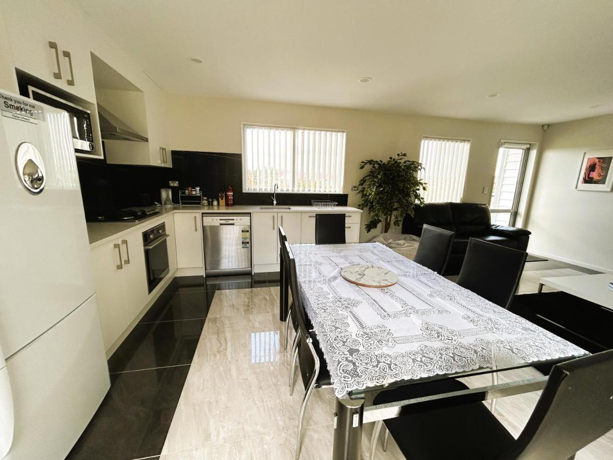 Cross Roads Apartment Pokeno ภายนอก รูปภาพ