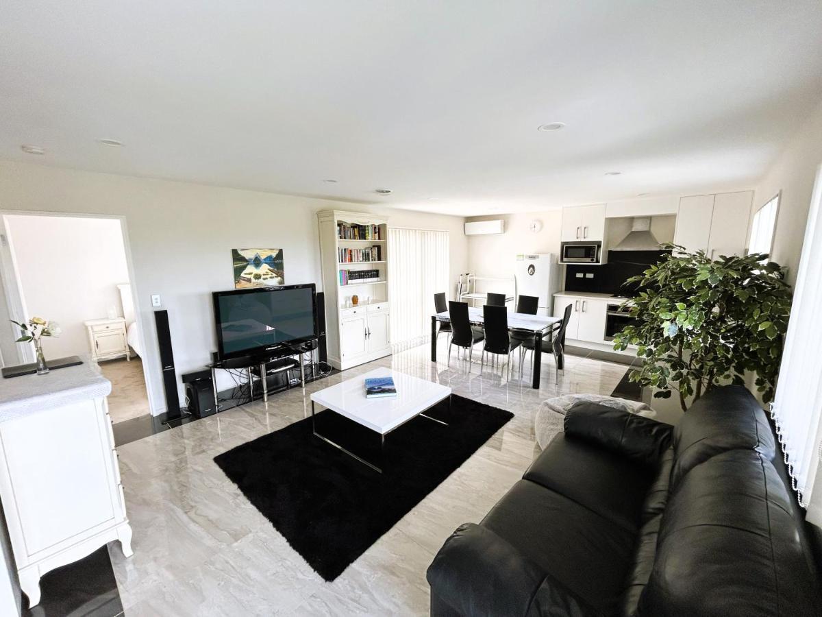 Cross Roads Apartment Pokeno ภายนอก รูปภาพ